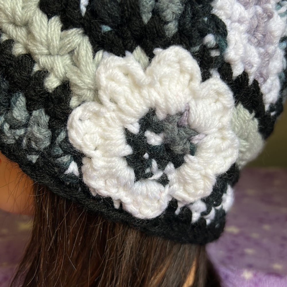 Chunky Black and White Striped Beanie Hat medium - Picture 8 of 10